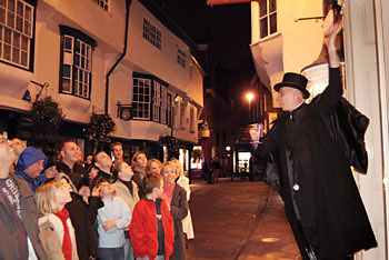 York ghost walk guide on the street of Stonegat conducting his ghost tour.